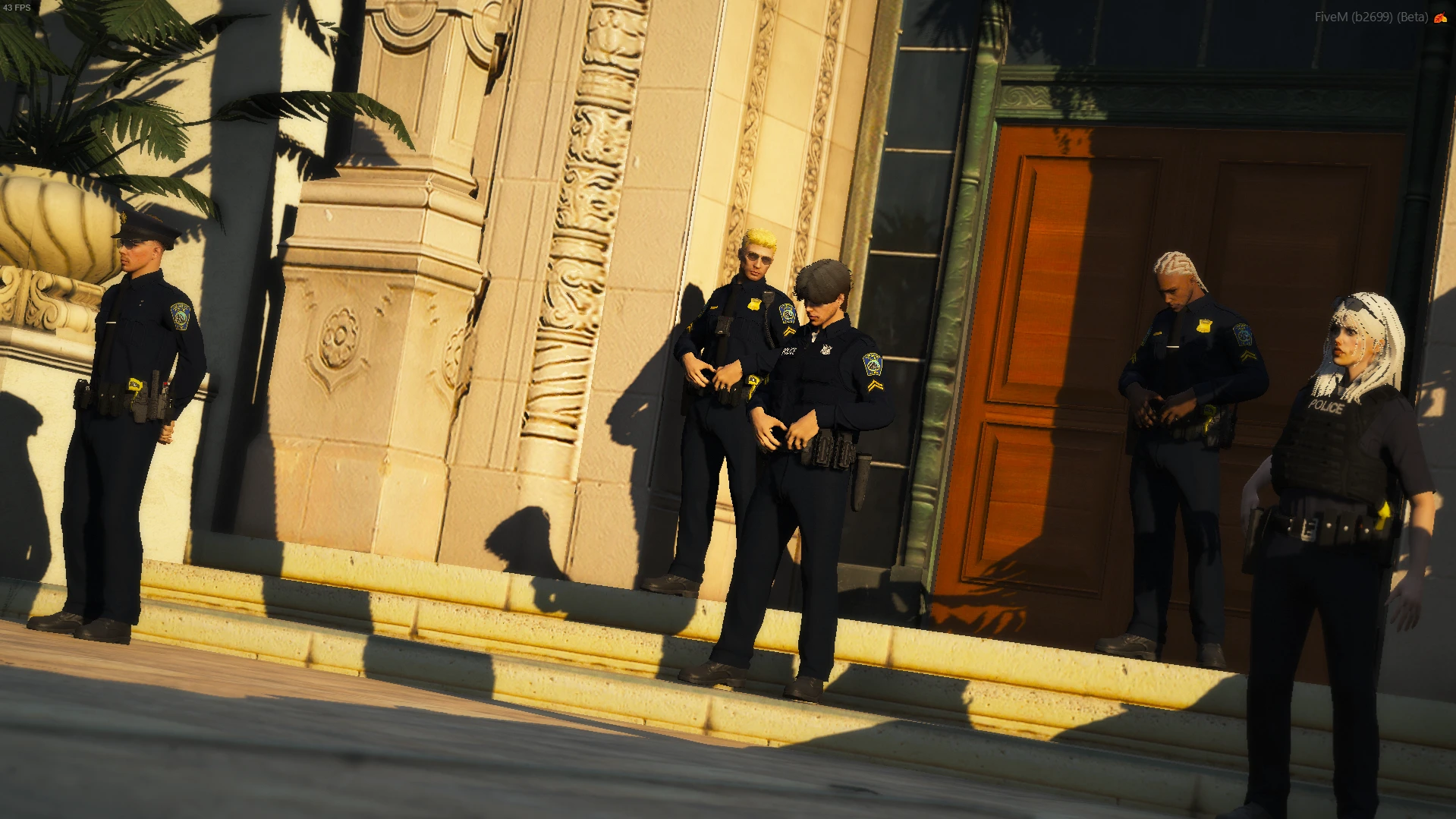 "LSPD" DOJ Binası'nın güvenliğini sağlarken.